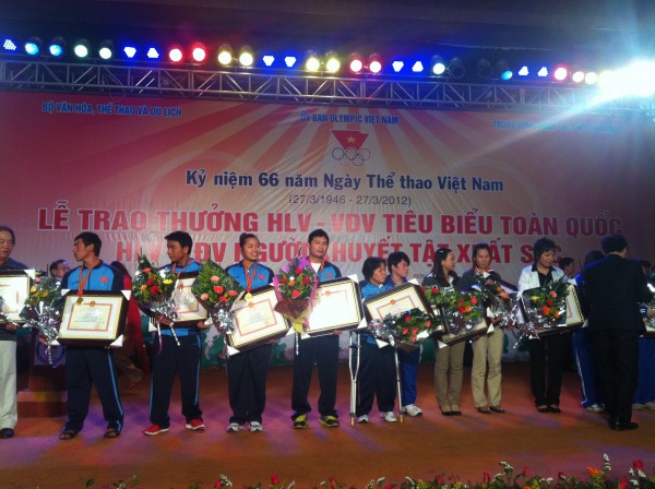 HLV Nguyen Thi Nhung va VDV Ha Minh Thanh van dong vien tieu bieu 2011